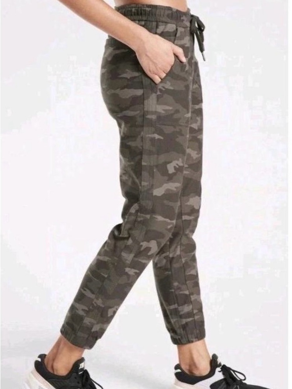 EUC Athleta Camouflage Farallon Jogger Pants - Olive